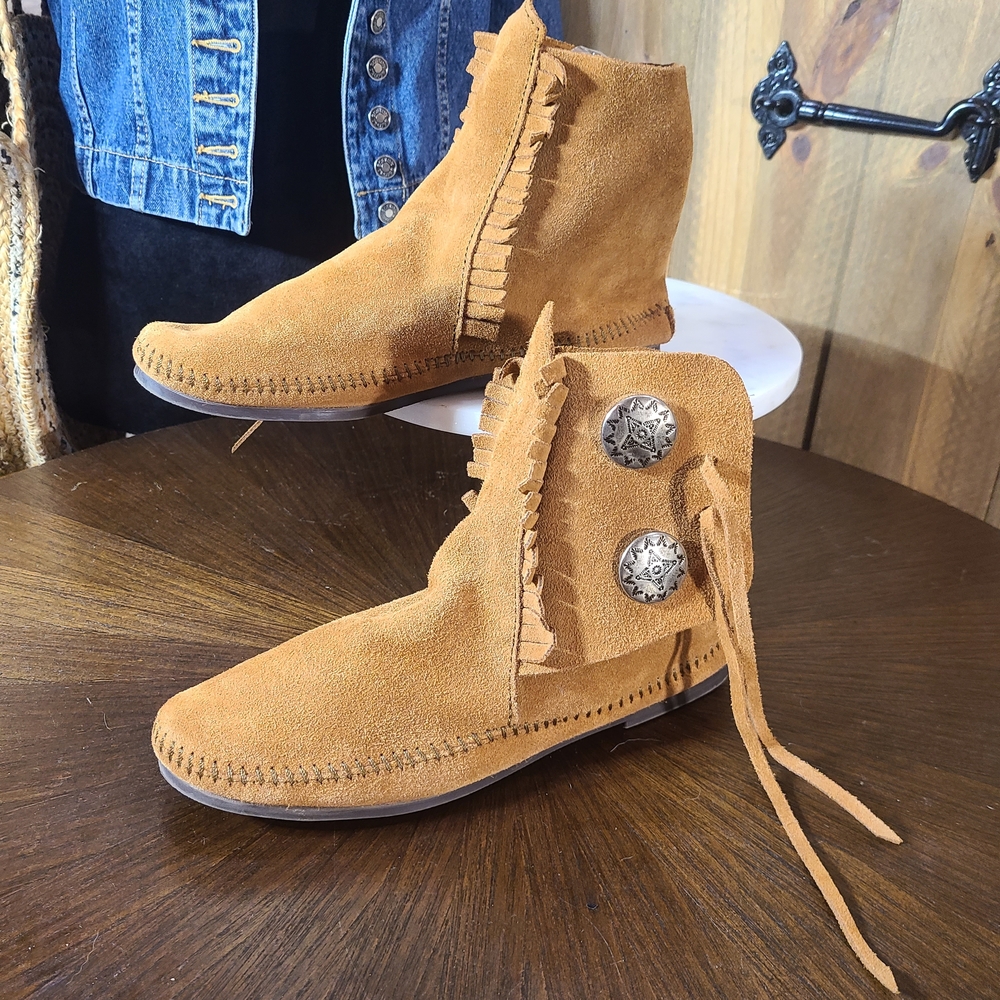 Minnetonka Suede Fringe Moccasin Boots in Tan Cognac